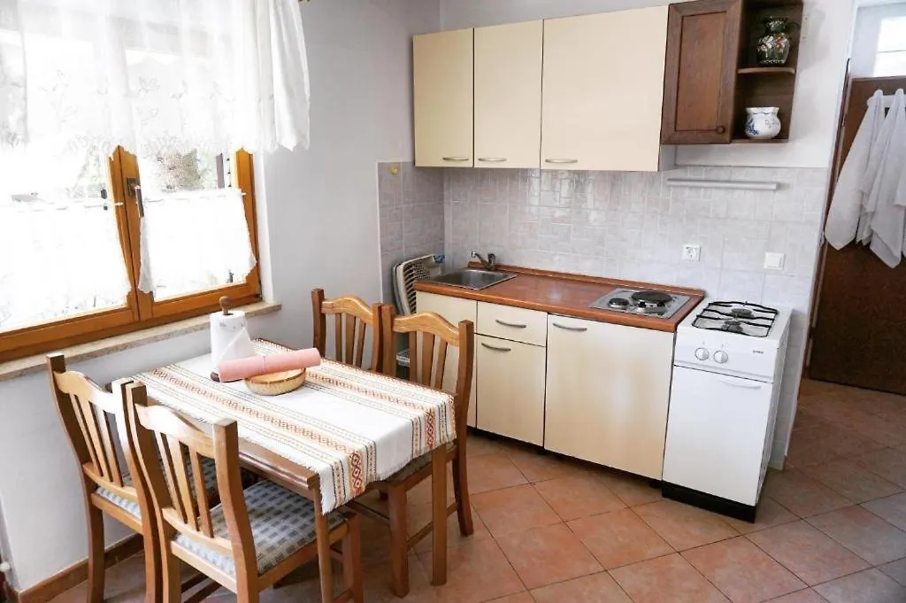Apartments With A Parking Space Valbandon, Fazana - 7200