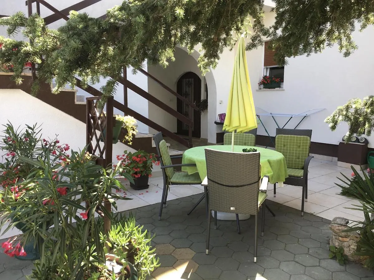 Apartments With A Parking Space Valbandon, Fazana - 7200 0*,