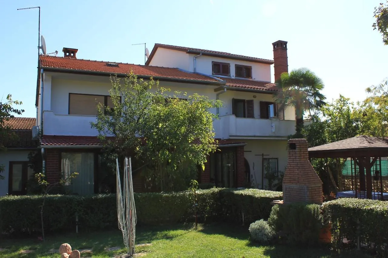 Apartments With A Parking Space Valbandon, Fazana - 7200 Chorvatsko
