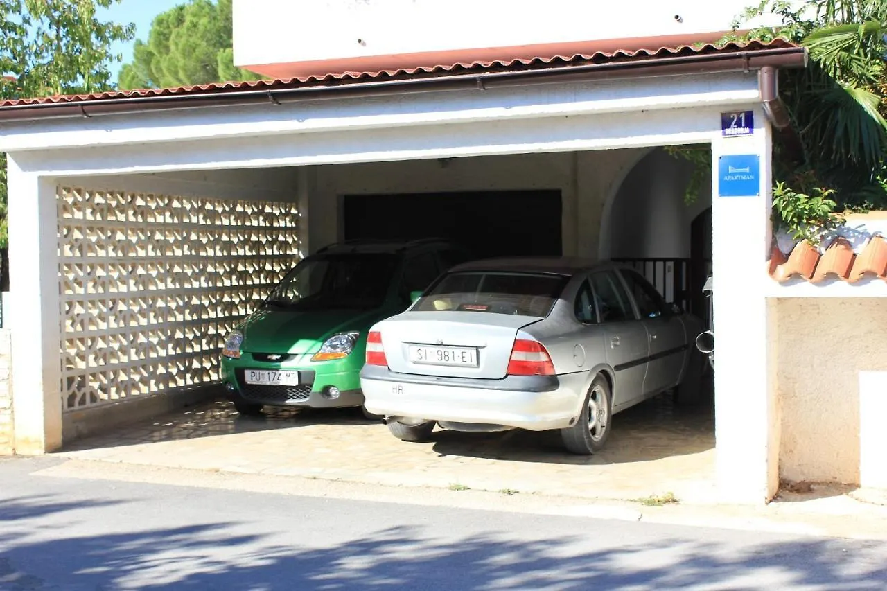 Apartments With A Parking Space Valbandon, Fazana - 7200 0*,  Chorvatsko