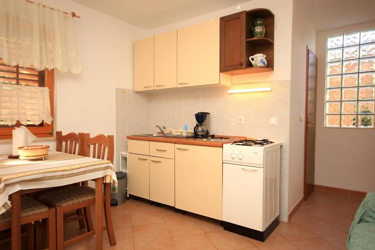 Apartments With A Parking Space Valbandon, Fazana - 7200