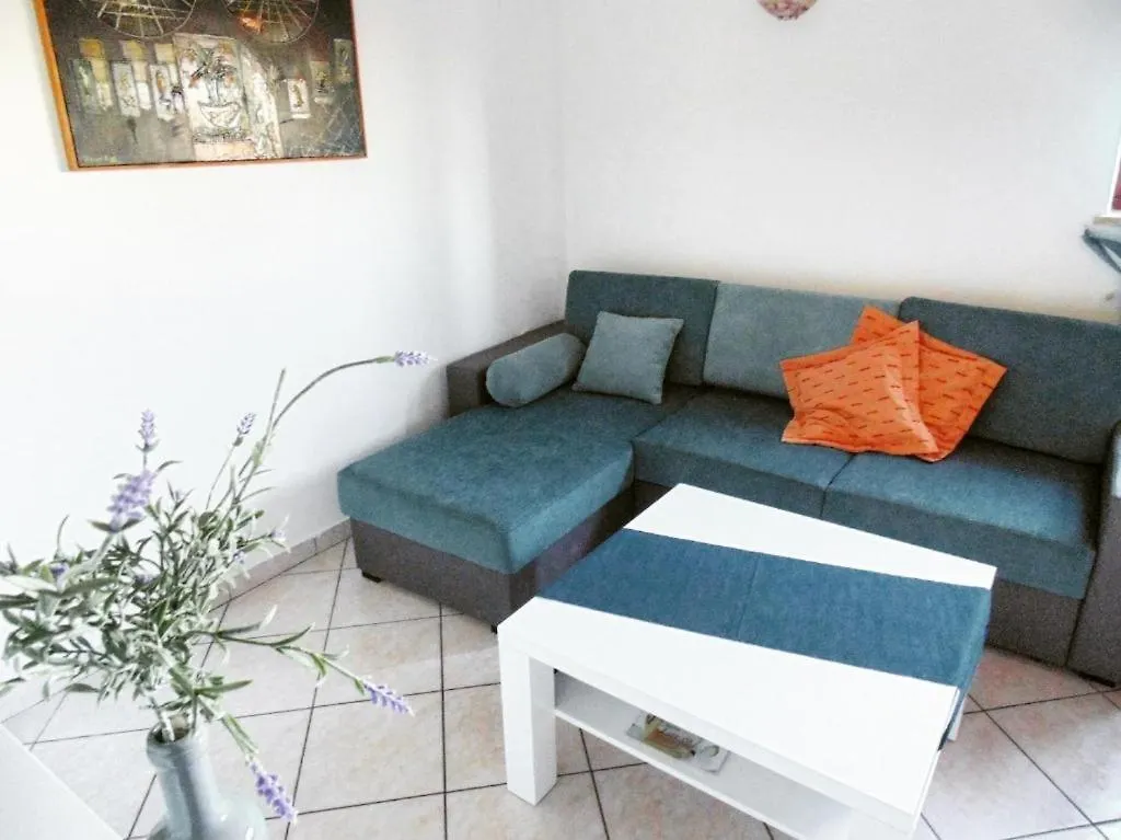 Apartments With A Parking Space Valbandon, Fazana - 7200 0*,  Chorvatsko