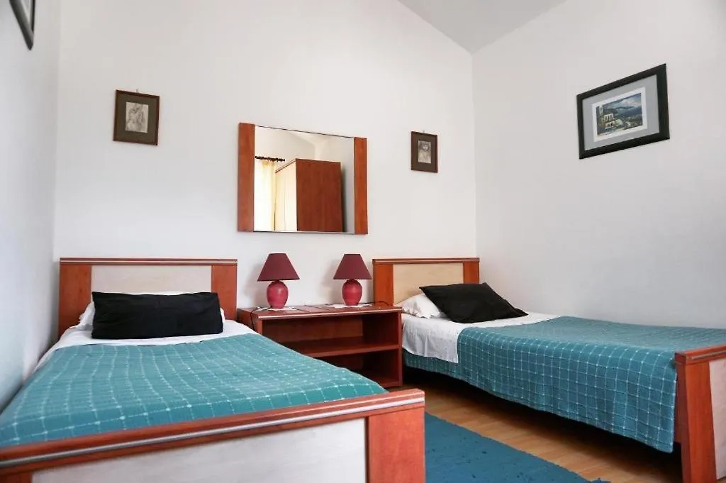 Apartments With A Parking Space Valbandon, Fazana - 7200 Chorvatsko